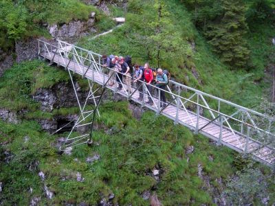 023-Eisenbruecke ueber die Hoellentalklamm im Stangensteig